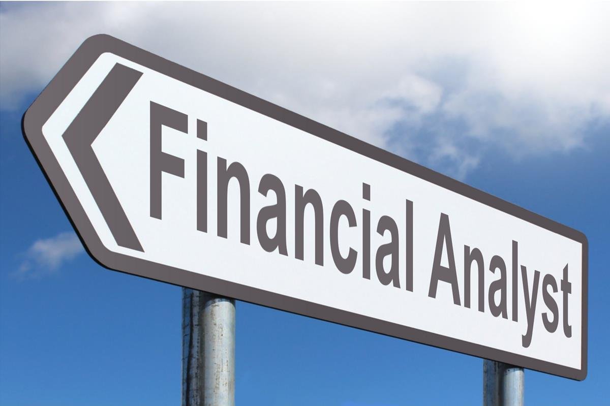 What Do You Need to Become a Financial Analyst?
